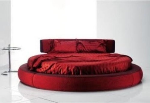 kırmızı modern yvarlak yatak modeli