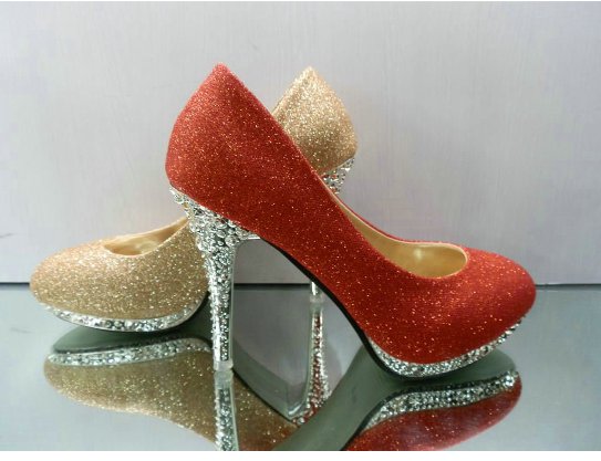 kırmızı topugu taşlı ayakkabı modelleri