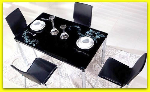 siyah desenli mutfal masası