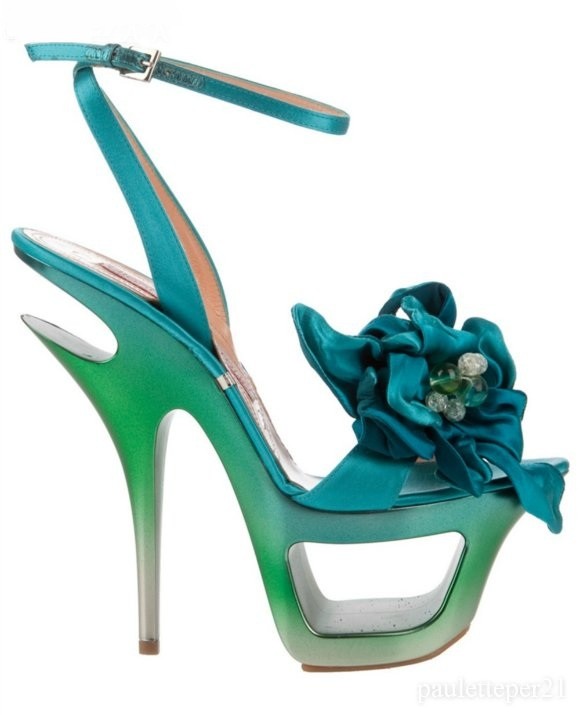 yeşil mavi farlkı platformlu şık çiçekli ayakkabı modeli