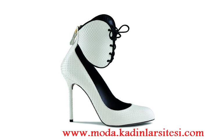 beyaz kanatlı ayakkabı modeli