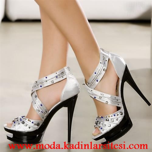 beyaz taşlı ayakkabı modeli