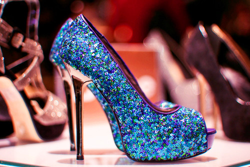 mavi payetli ayakkabı modeli