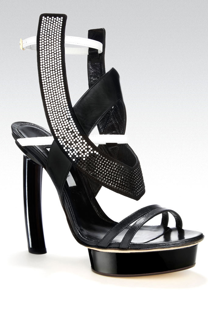 siyah kalın eğik topuk ayakkabı modeli