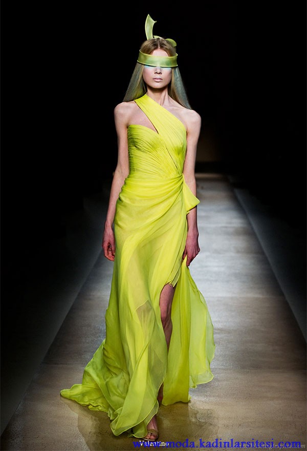 valentino neon yeşil gece elbisesi modeli