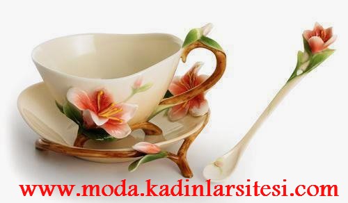 çiçek figürlü çay fincanı modeli
