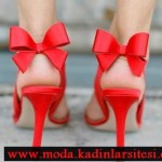 kırmızı fiyonk detaylı ayakkabı modeli