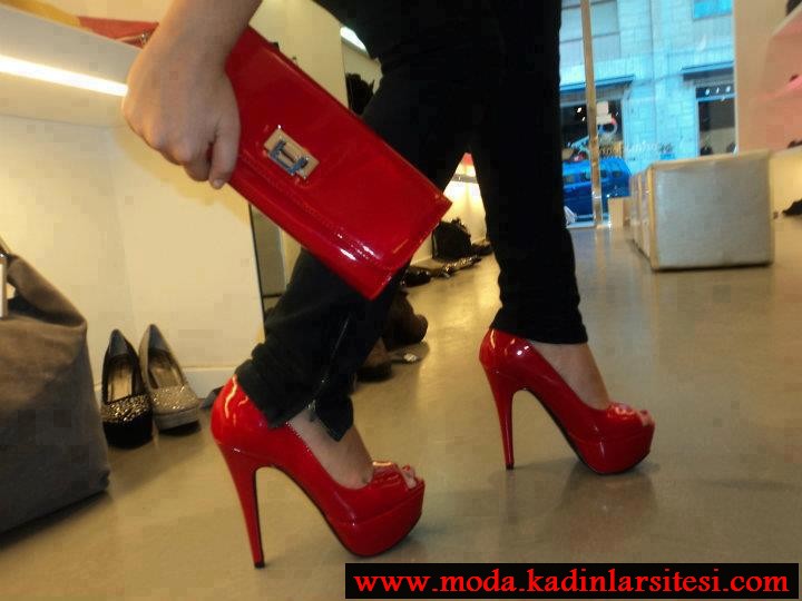 kırmızı rugan ayakkabı çantası modeli