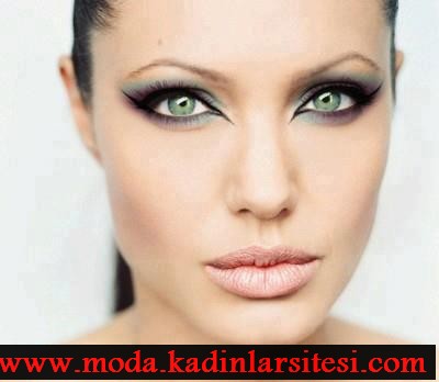 sıra dışı eyeliner göz makyajı modeli