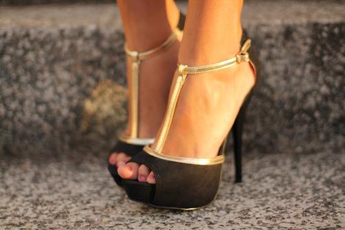 siyah dore bantlı ayakkabı modeli