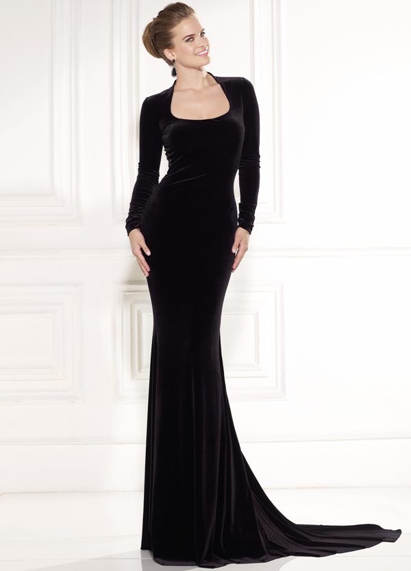 siyah kadife sırt dekoltesi dantelli alımlı abiye elbise modeli