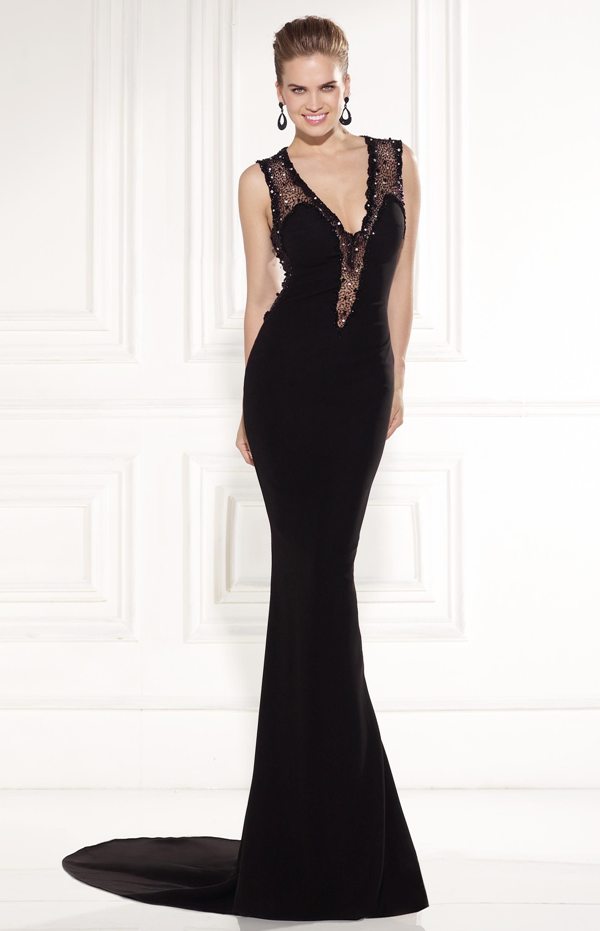 siyah sırtı tül detaylı uzun abiye elbise modeli